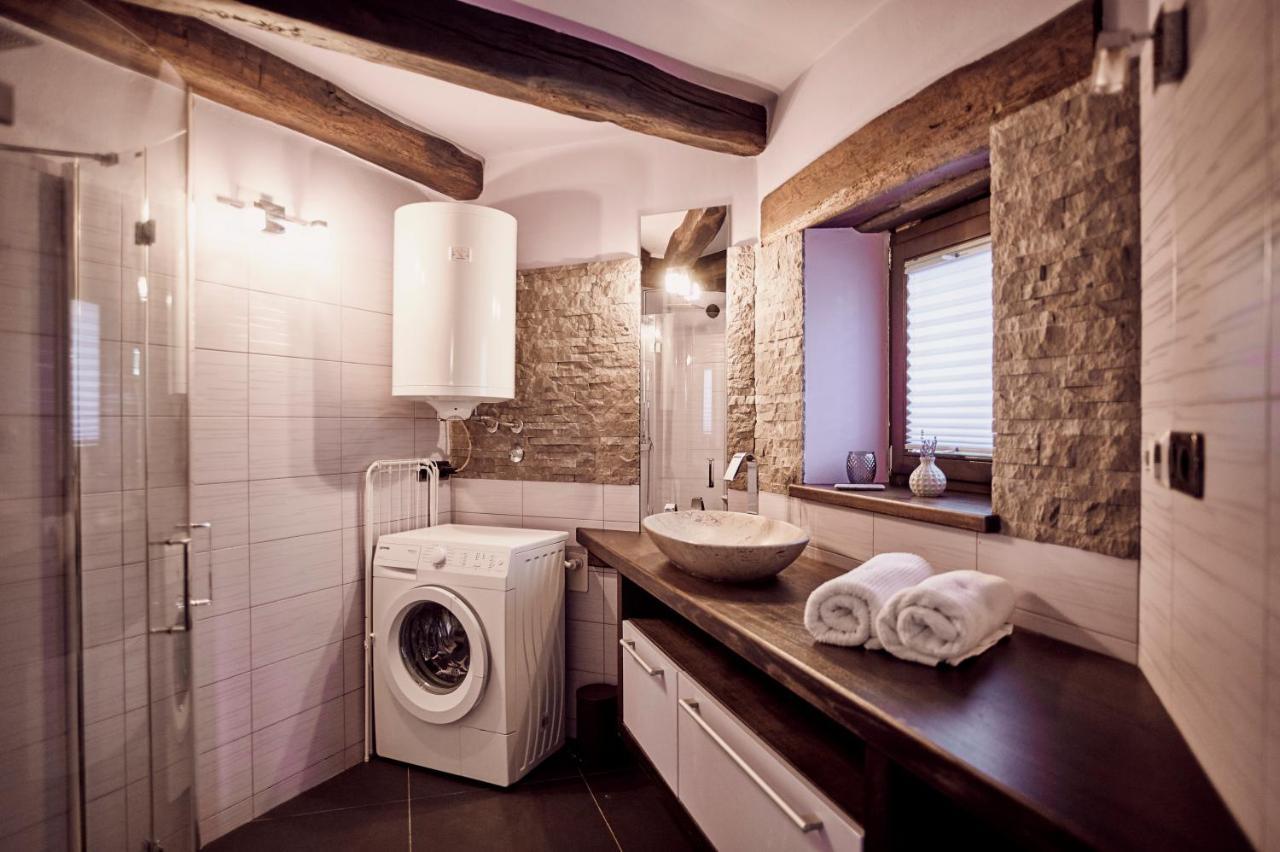 Tmbin's barn Villa Sezana Bagian luar foto